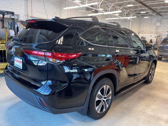 used 2022 Toyota Highlander car, priced at $37,993