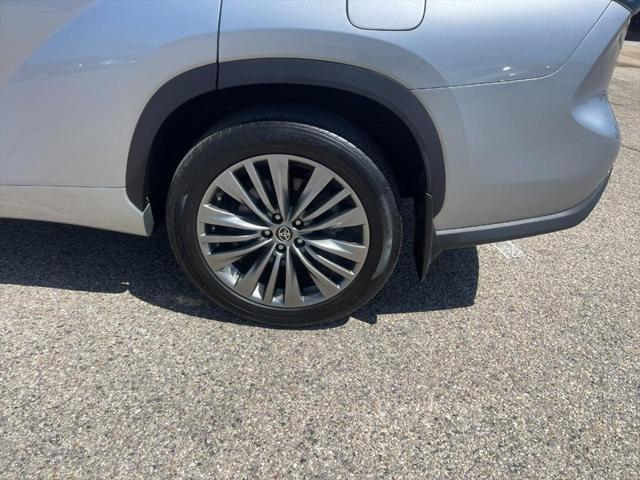 used 2020 Toyota Highlander car, priced at $40,503