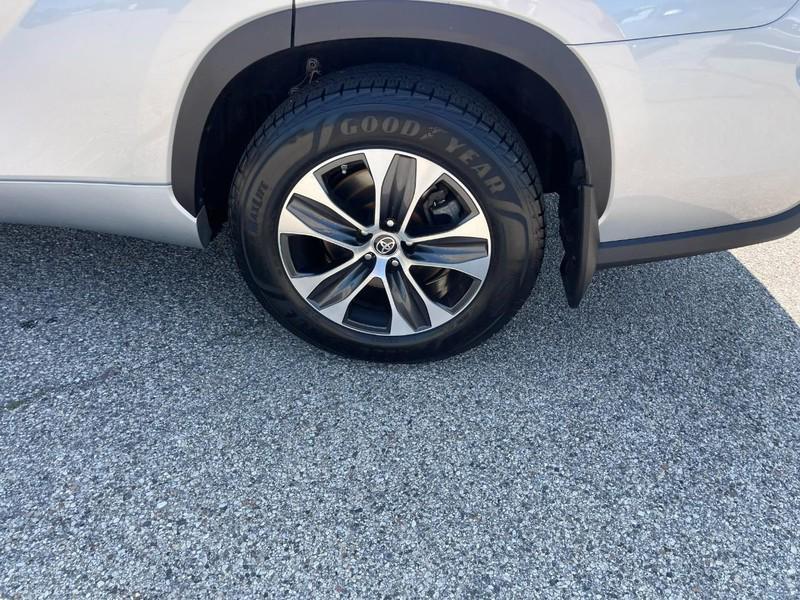 used 2022 Toyota Highlander Hybrid car, priced at $32,999