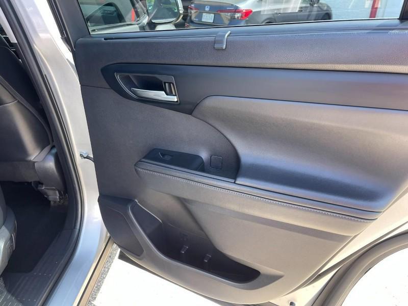 used 2022 Toyota Highlander Hybrid car, priced at $32,999