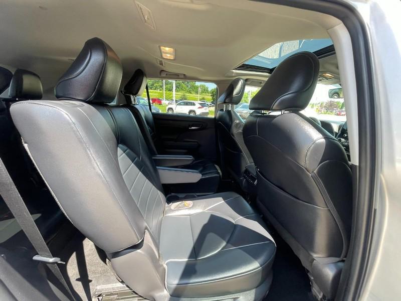 used 2022 Toyota Highlander Hybrid car, priced at $32,999