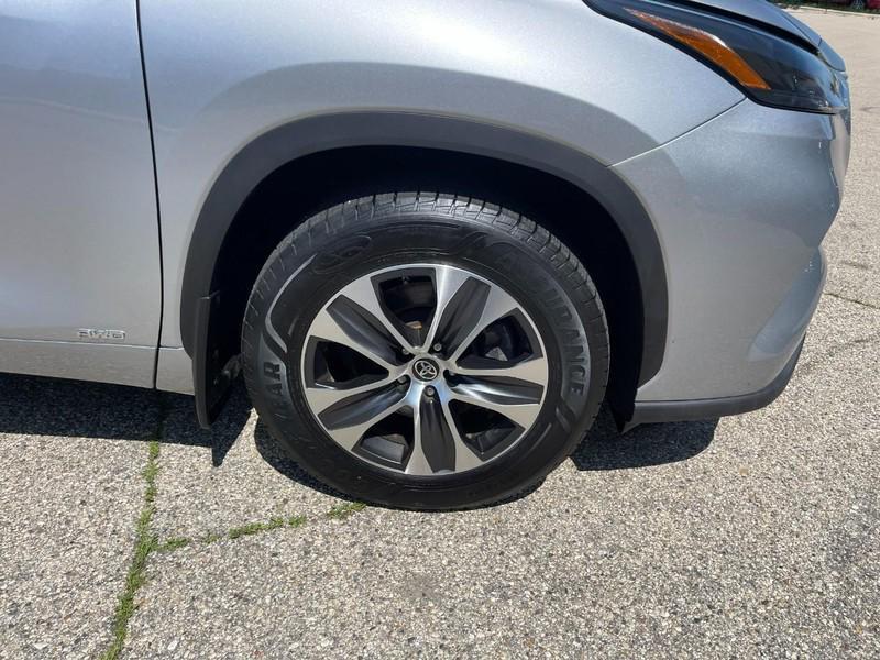 used 2022 Toyota Highlander Hybrid car, priced at $32,999