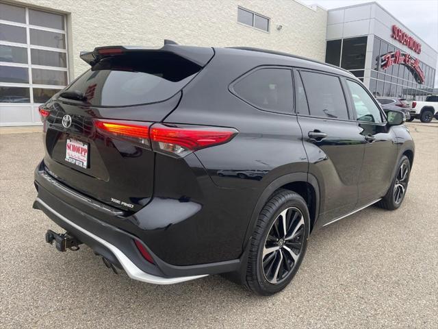 used 2022 Toyota Highlander car, priced at $36,720