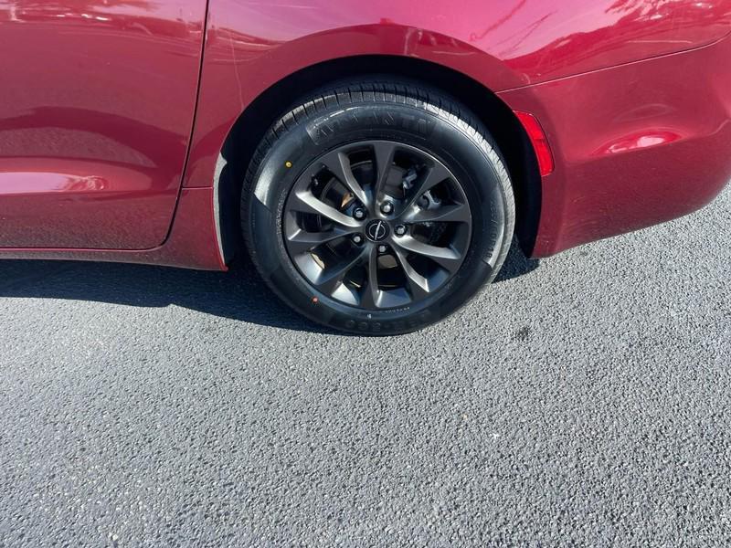 used 2021 Chrysler Pacifica car, priced at $23,883