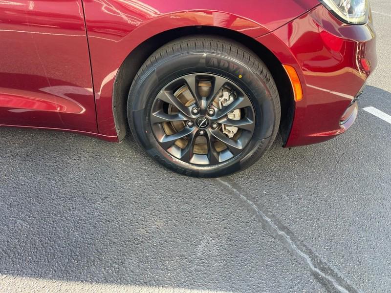 used 2021 Chrysler Pacifica car, priced at $23,883