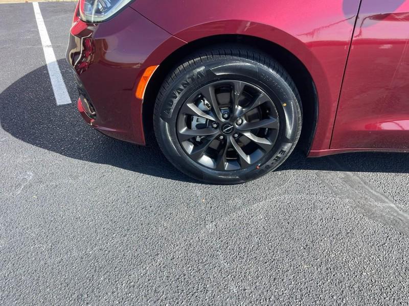 used 2021 Chrysler Pacifica car, priced at $23,883