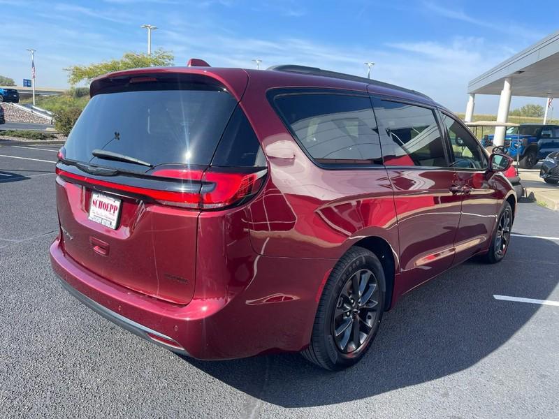 used 2021 Chrysler Pacifica car, priced at $23,883