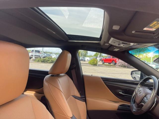 used 2019 Lexus ES 350 car, priced at $33,353