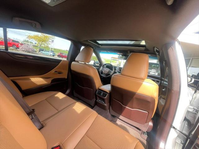 used 2019 Lexus ES 350 car, priced at $33,353