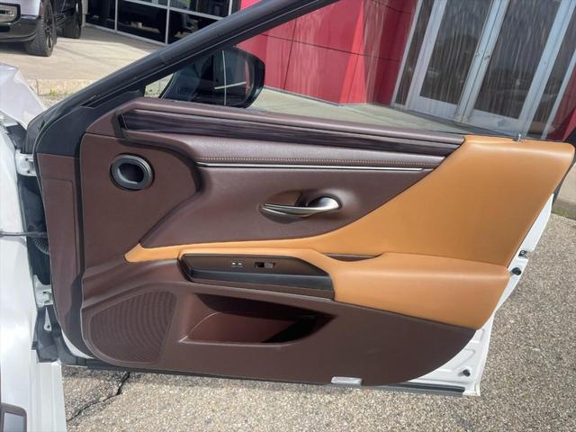 used 2019 Lexus ES 350 car, priced at $33,353
