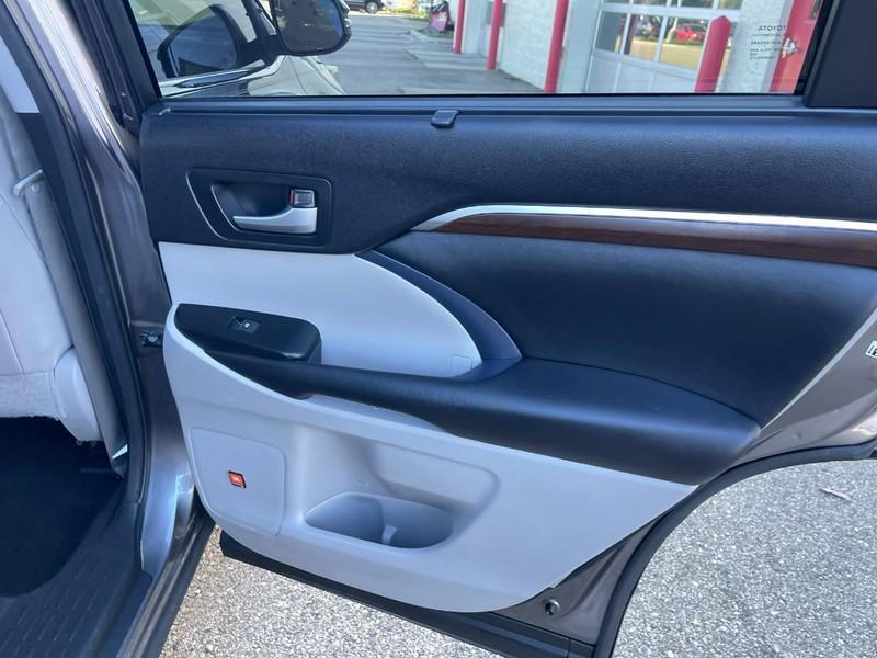 used 2015 Toyota Highlander car, priced at $18,503