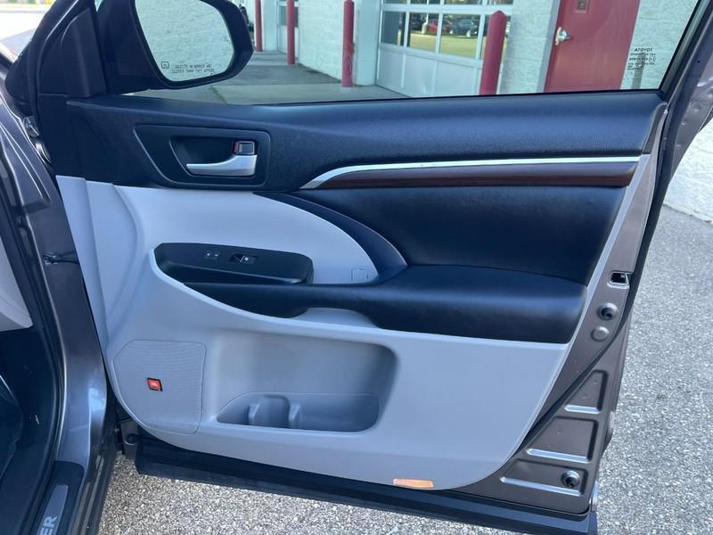 used 2015 Toyota Highlander car, priced at $18,503