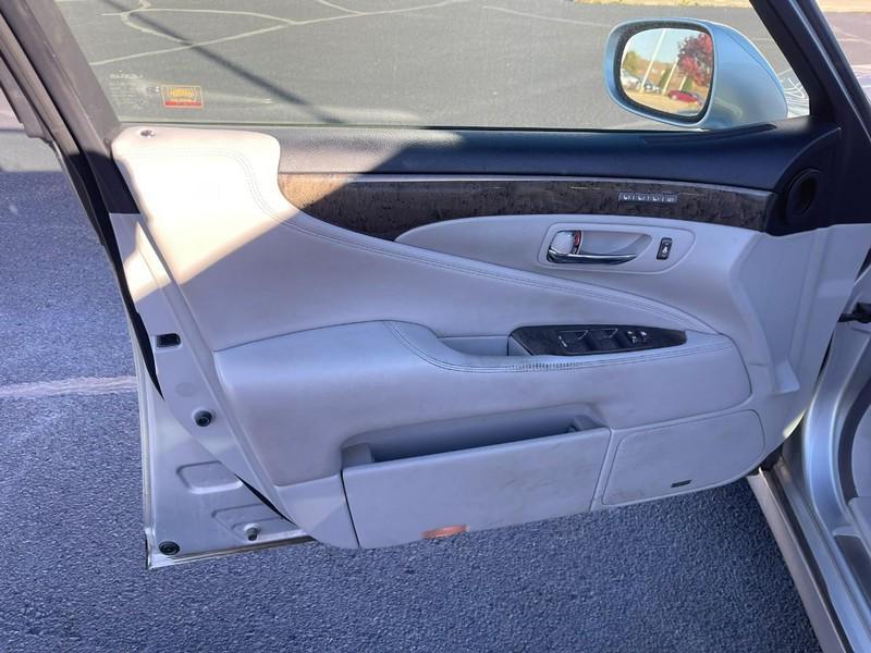 used 2007 Lexus LS 460 car, priced at $5,750