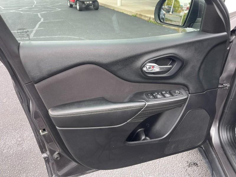 used 2017 Jeep Cherokee car, priced at $13,993