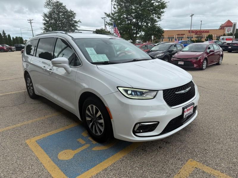 used 2021 Chrysler Pacifica Hybrid car, priced at $24,993
