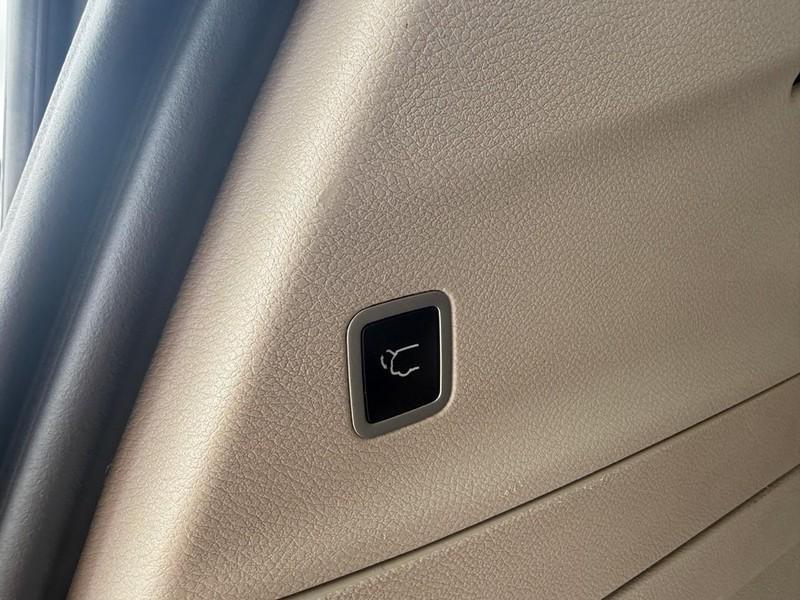 used 2021 Chrysler Pacifica Hybrid car, priced at $24,993