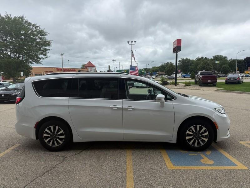 used 2021 Chrysler Pacifica Hybrid car, priced at $24,993