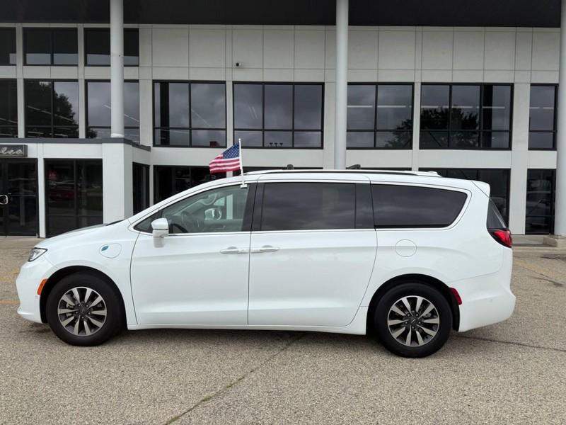 used 2021 Chrysler Pacifica Hybrid car, priced at $24,993
