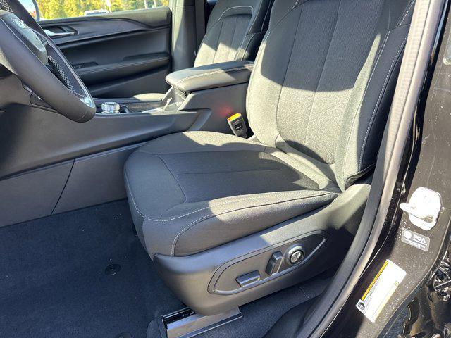 new 2025 Jeep Grand Cherokee car, priced at $37,813