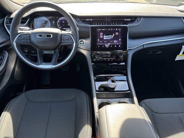 new 2025 Jeep Grand Cherokee car, priced at $37,813