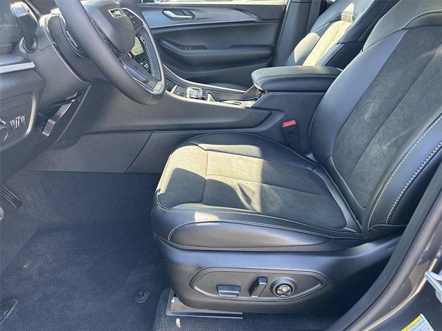 new 2025 Jeep Grand Cherokee car, priced at $39,614