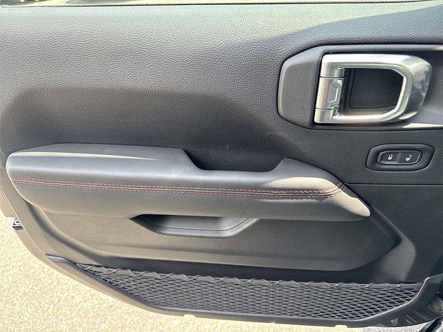 new 2025 Jeep Gladiator car, priced at $53,676