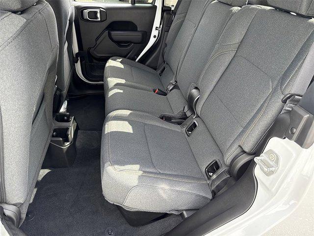 new 2025 Jeep Gladiator car, priced at $40,010