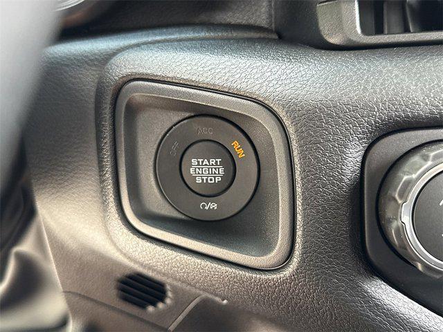 new 2025 Jeep Gladiator car, priced at $40,010