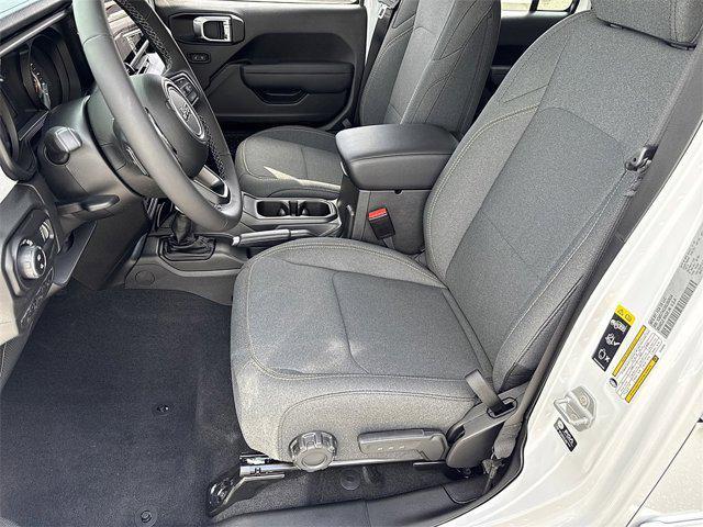 new 2025 Jeep Gladiator car, priced at $40,010