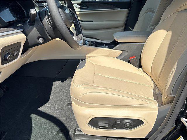 new 2025 Jeep Grand Cherokee car, priced at $42,058