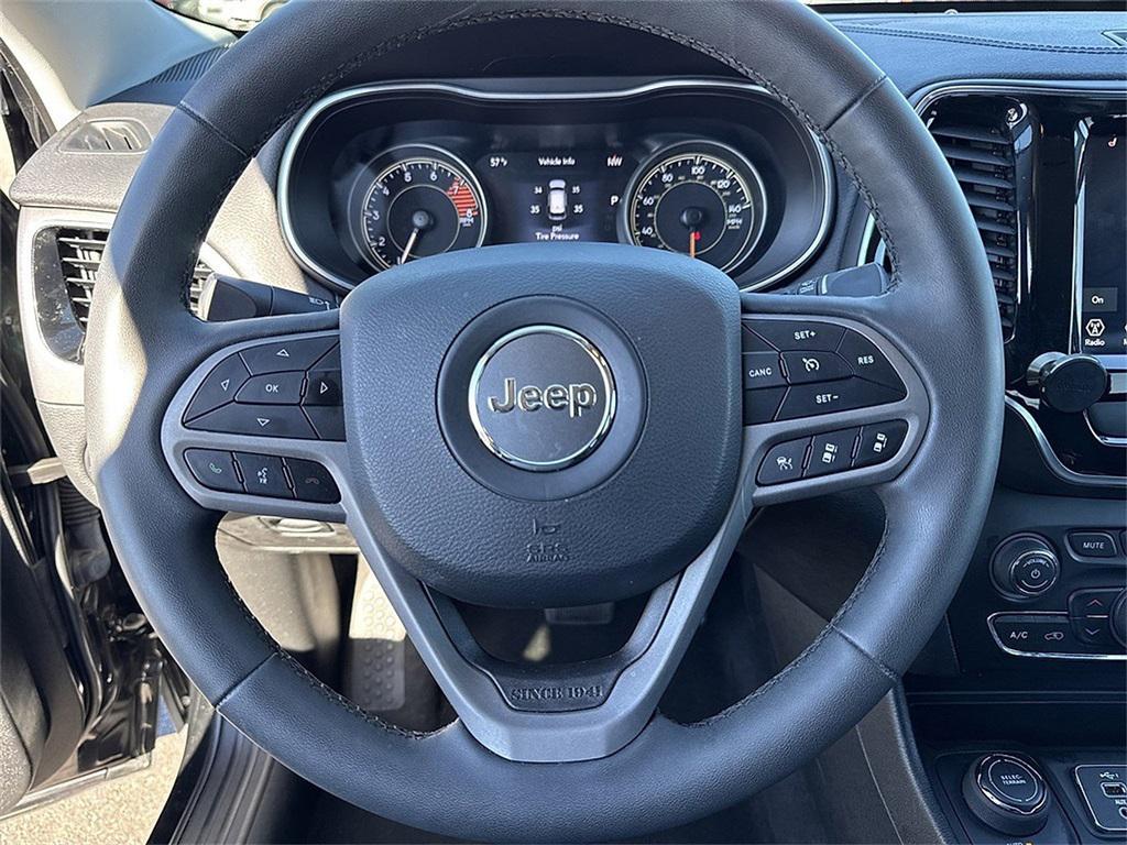 used 2022 Jeep Cherokee car, priced at $25,074