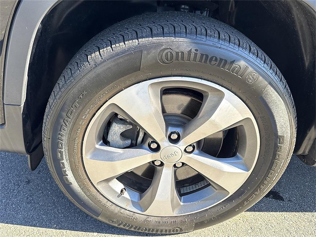 used 2022 Jeep Cherokee car, priced at $25,074