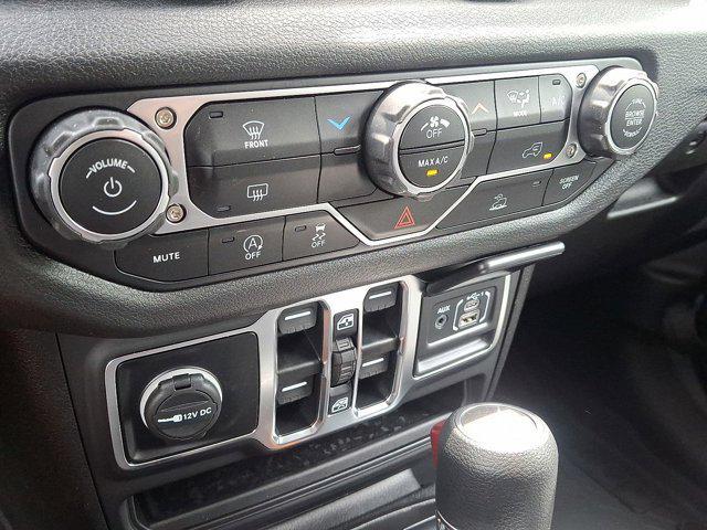 new 2025 Jeep Wrangler car, priced at $42,372