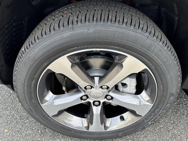 new 2025 Jeep Grand Cherokee car, priced at $45,401