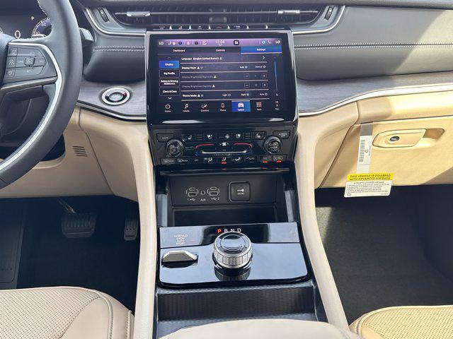 new 2025 Jeep Grand Cherokee car, priced at $45,401