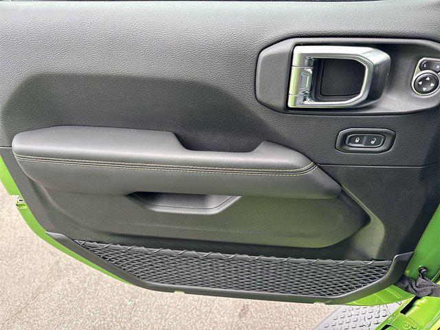 new 2025 Jeep Gladiator car, priced at $45,476