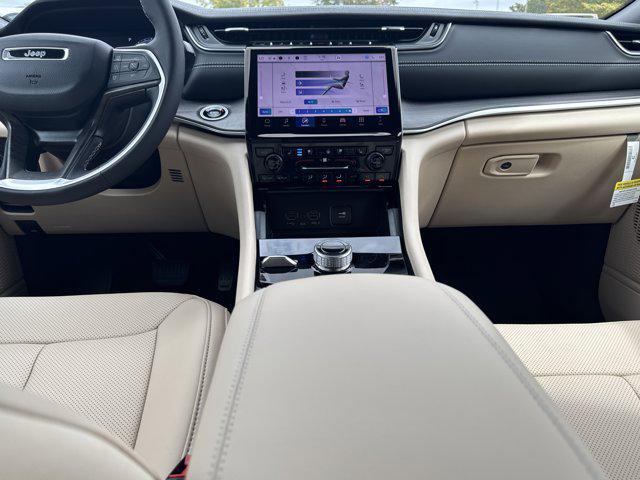 new 2025 Jeep Grand Cherokee car, priced at $42,204