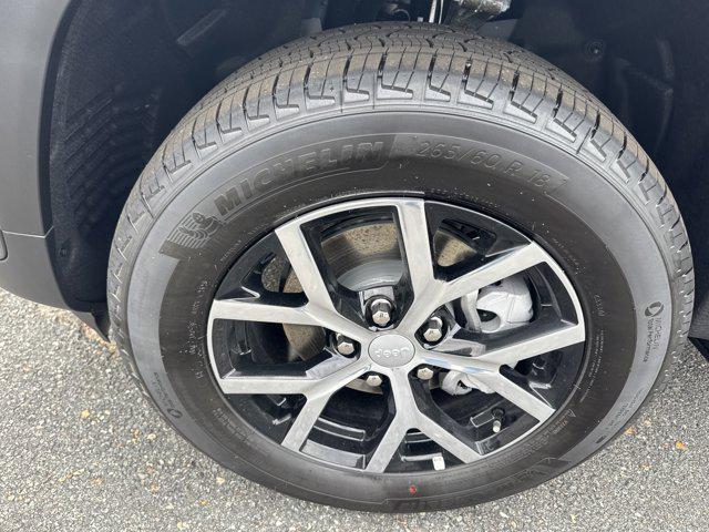 new 2025 Jeep Grand Cherokee car, priced at $42,204