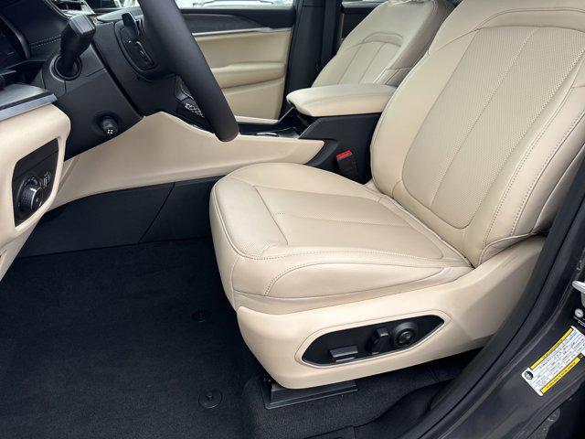 new 2025 Jeep Grand Cherokee car, priced at $42,204