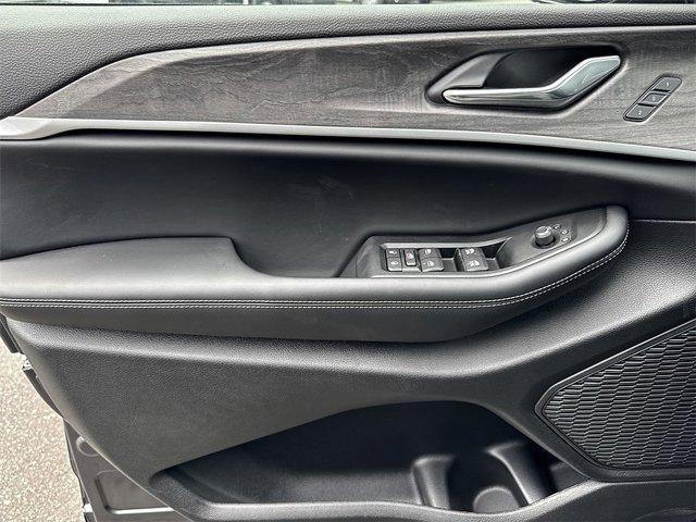 new 2025 Jeep Grand Cherokee car, priced at $47,977