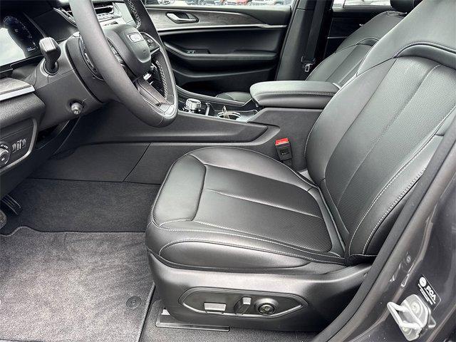 new 2025 Jeep Grand Cherokee car, priced at $47,977