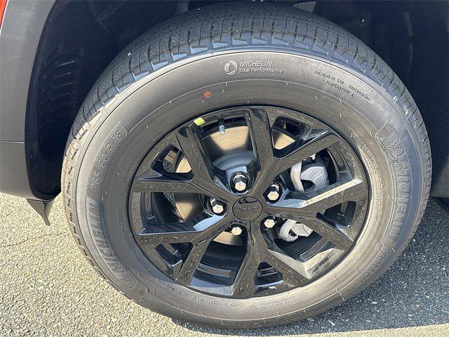 new 2025 Jeep Grand Cherokee car, priced at $37,021