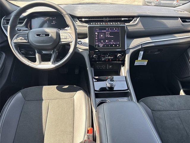 new 2025 Jeep Grand Cherokee car, priced at $40,970