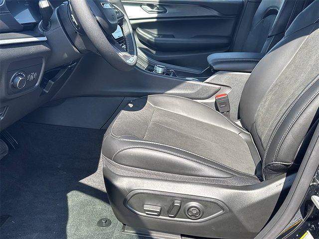 new 2025 Jeep Grand Cherokee car, priced at $40,970