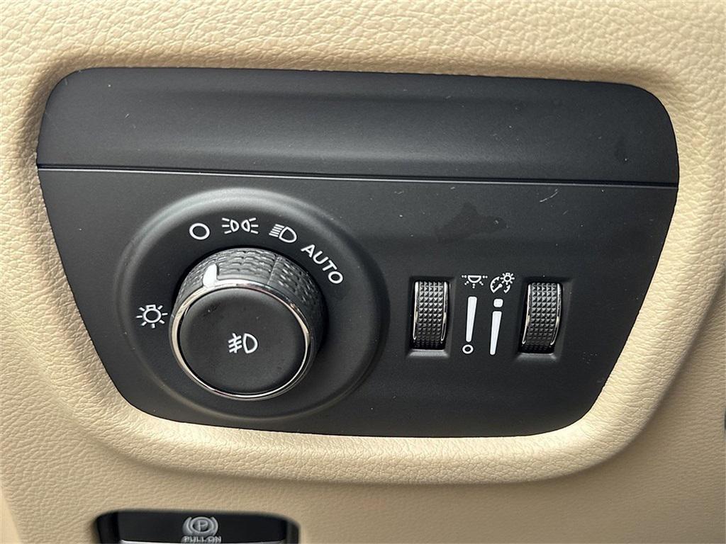 used 2024 Jeep Grand Cherokee car, priced at $31,162