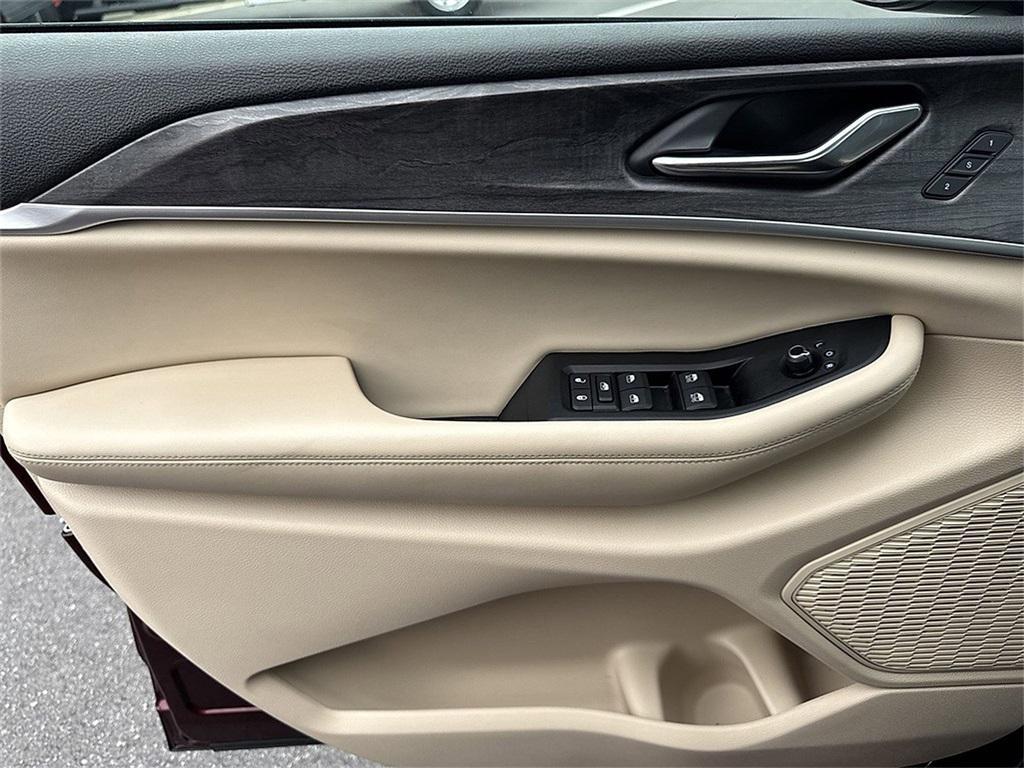 used 2024 Jeep Grand Cherokee car, priced at $31,162