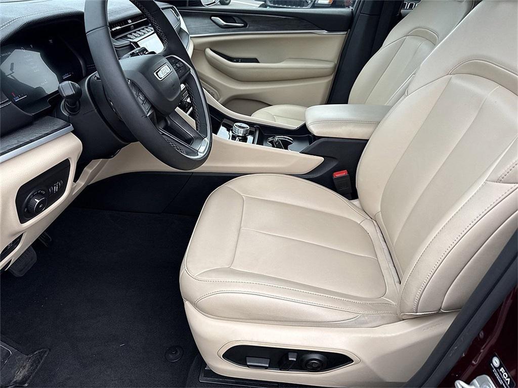 used 2024 Jeep Grand Cherokee car, priced at $31,162