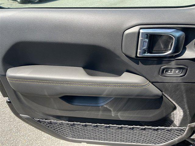 new 2025 Jeep Gladiator car, priced at $45,142