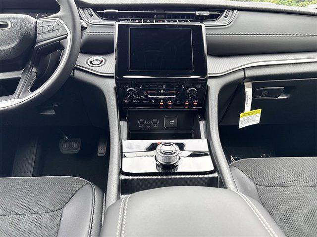 new 2025 Jeep Grand Cherokee car, priced at $39,882