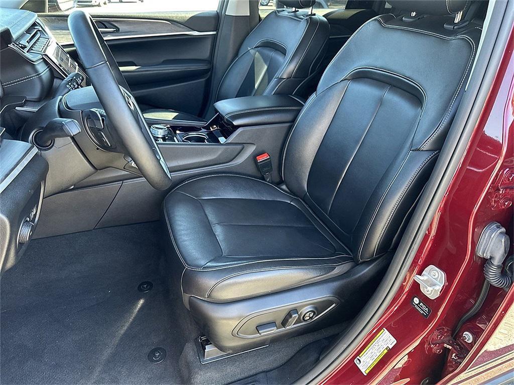 used 2022 Jeep Grand Cherokee car, priced at $29,993